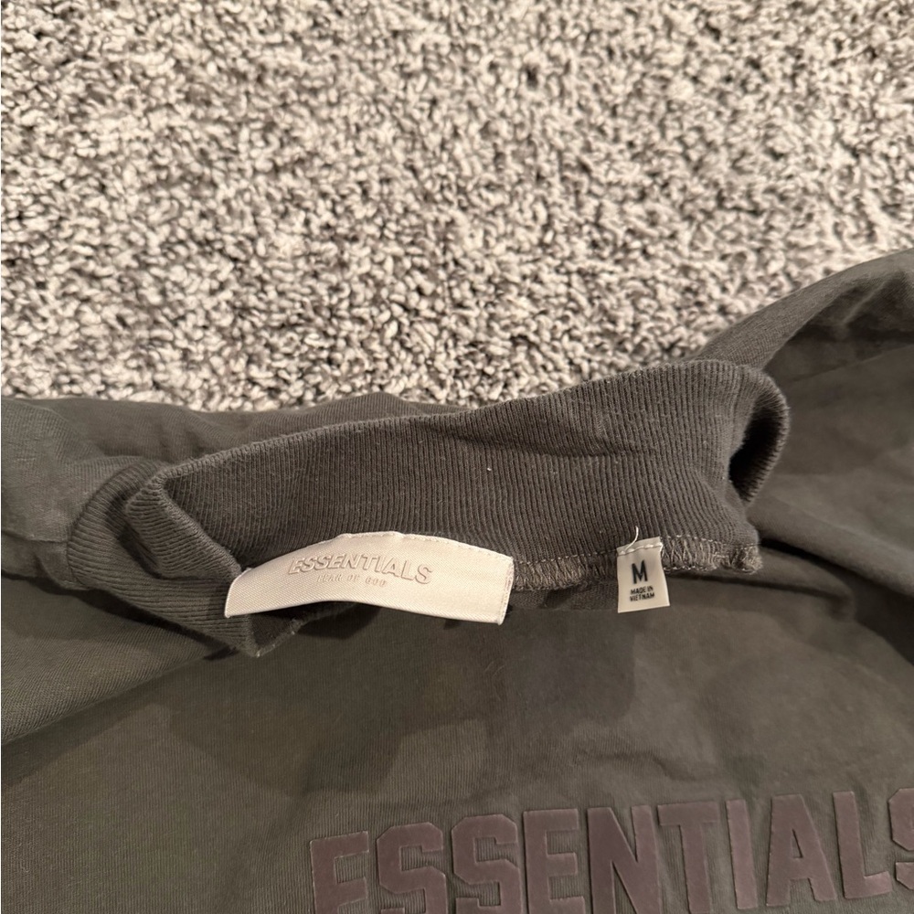 Essentials Long Sleeve - Picture 2 of 3